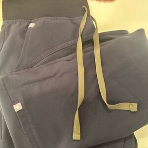 Figs Midnight Navy Scrub Set (medium)